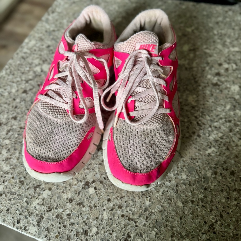 Nike l Women's Hot Pink Sneakers l Nike Free Run l Size : 8 - Picture 8 of 10